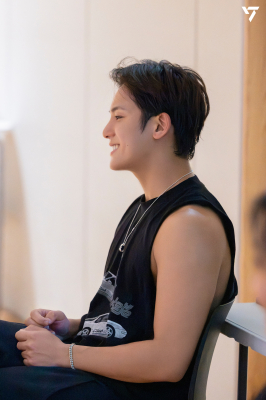 Click to view full size image
==============
weverse_20251018093712_3821515310.jpeg weverse_20251018093712_3821515310.jpeg